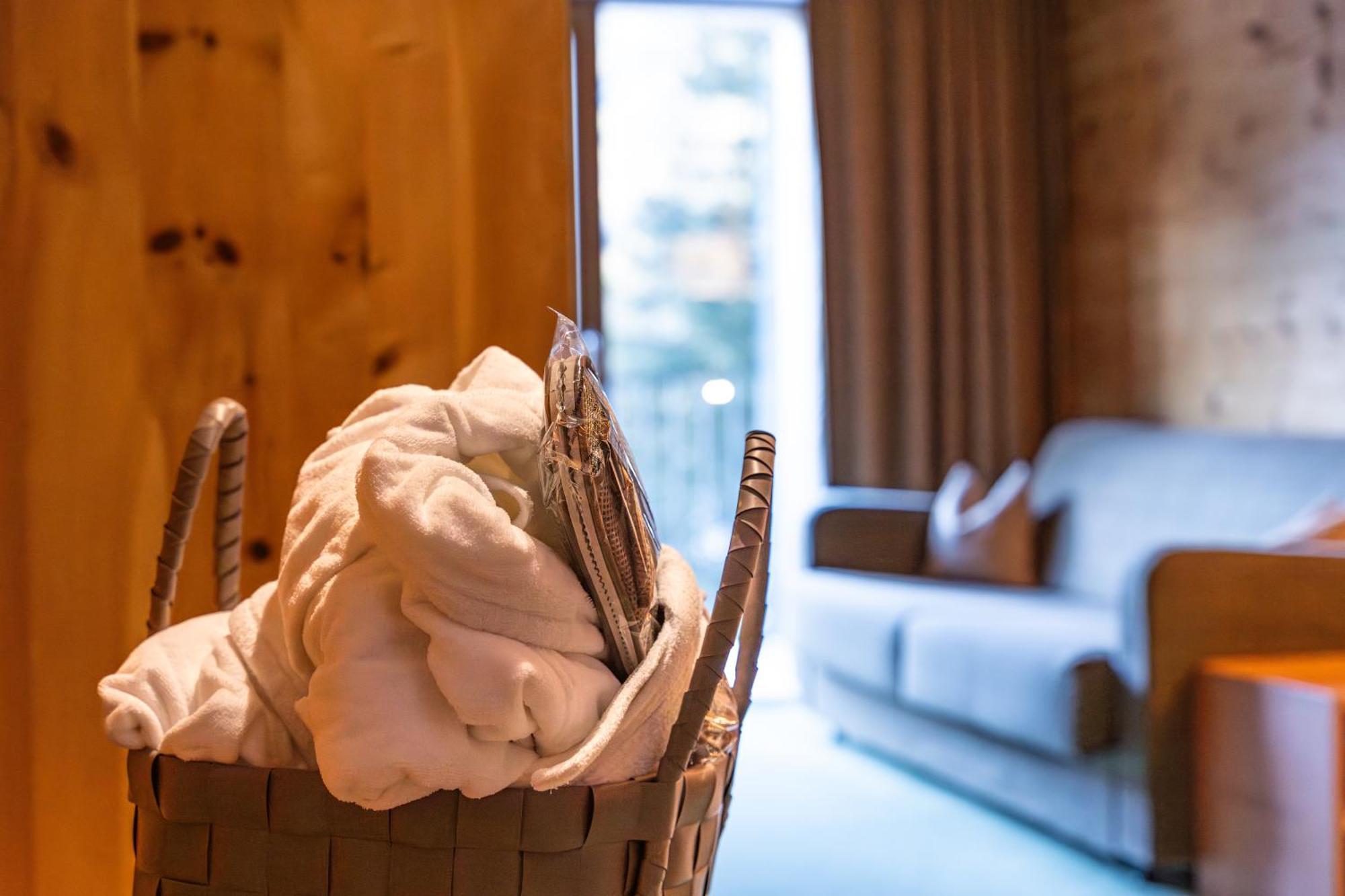 Hotel Restaurant Seehaus Mountain Lake Resort San Giuseppe in Anterselva Kültér fotó